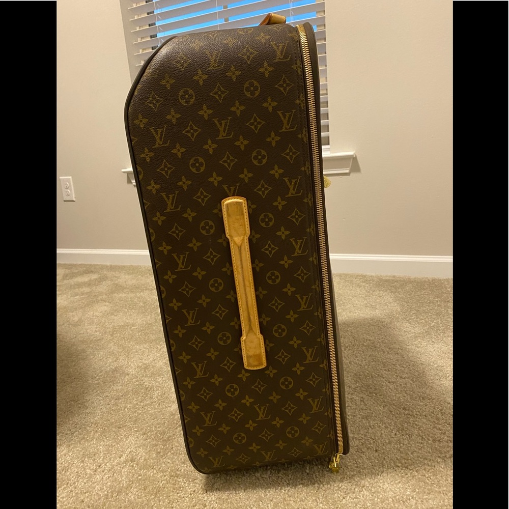 Louis Vuitton suitcase - Picture 1 of 8